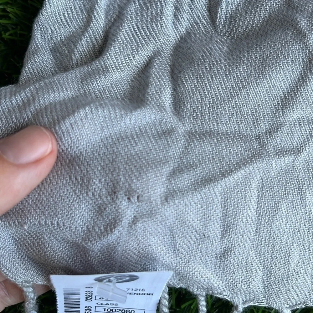 Light Gray Scarf With Fringes